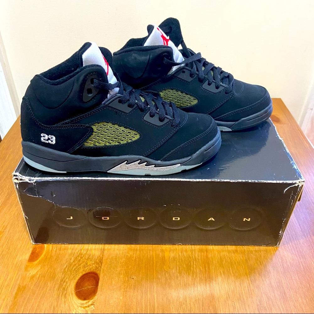 Sold NWT Jordan 5 Retro (PS) Black/Metallic Silver Kids 3Y